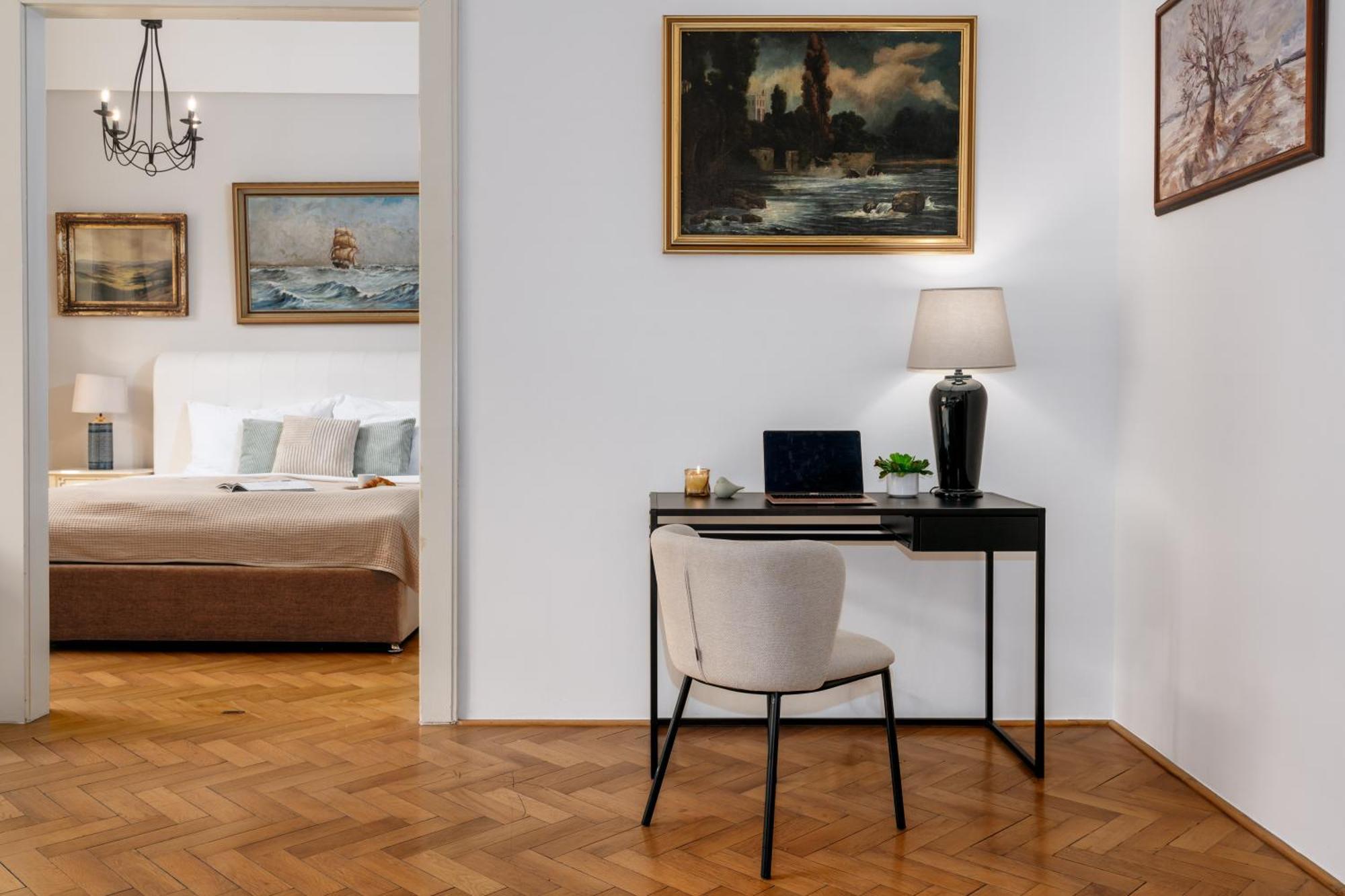 Days - Charming 1bdr - Old Town - Workspace Apartment *