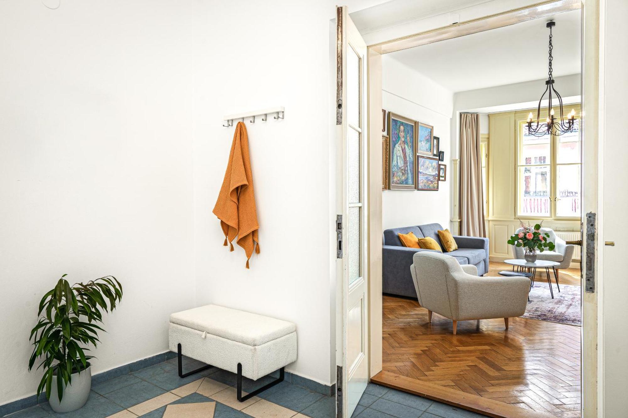 Days - Charming 1bdr - Old Town - Workspace Apartment