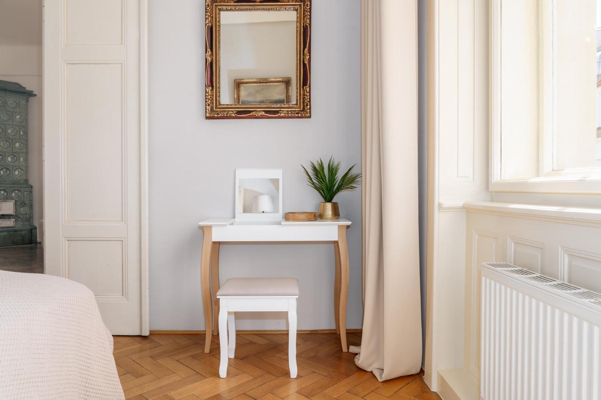 Apartment Days - Charming 1bdr - Old Town - Workspace