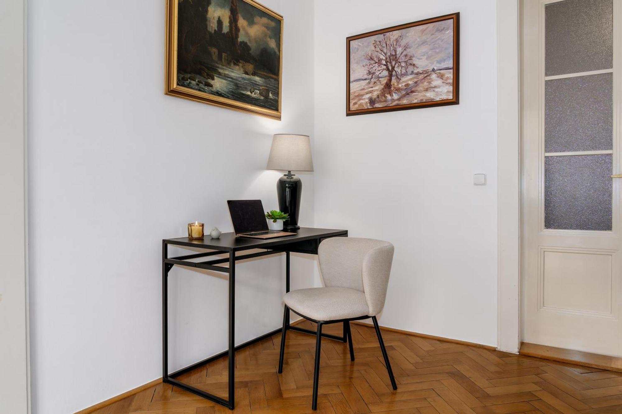 Days - Charming 1bdr - Old Town - Workspace Apartment